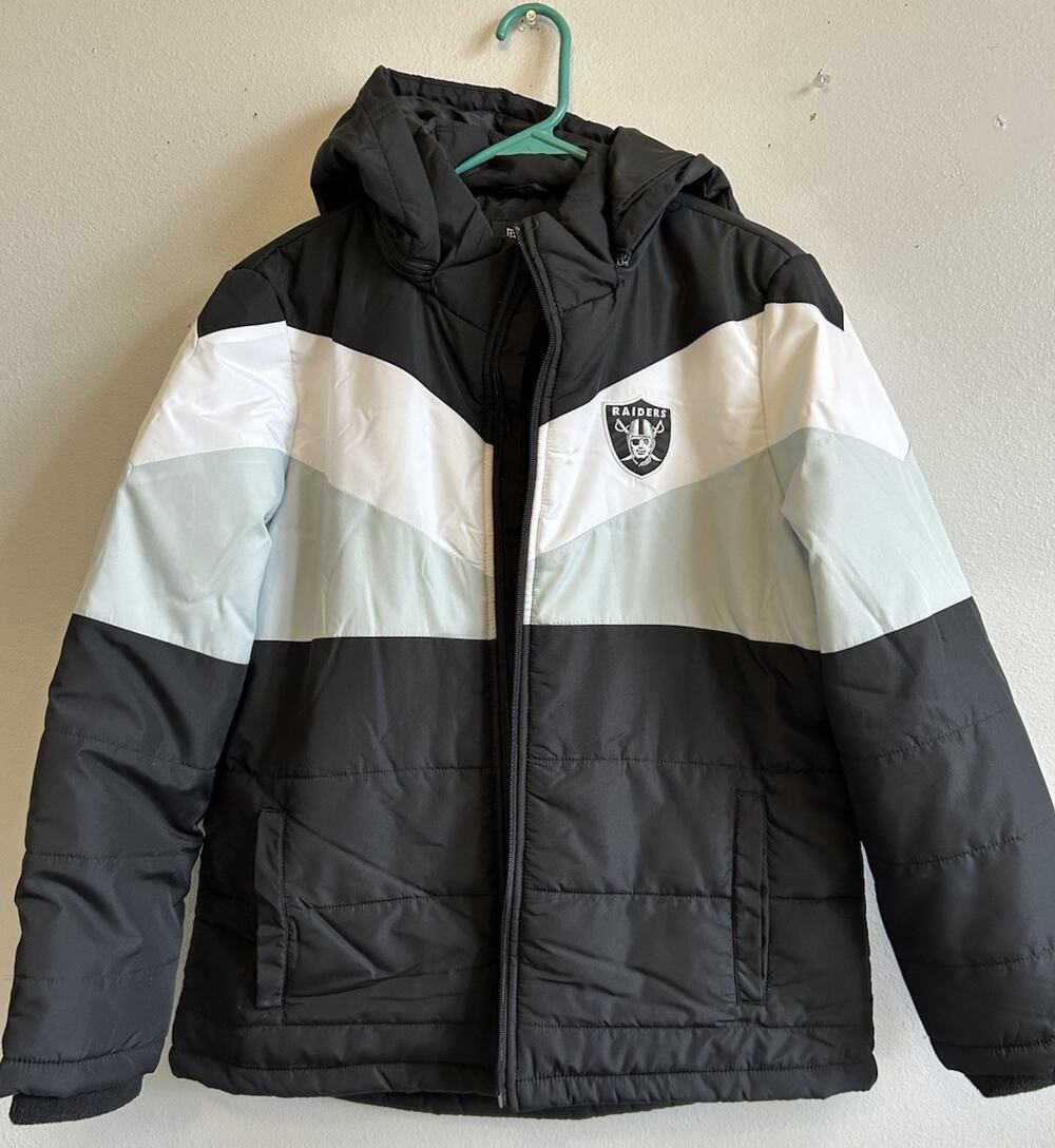 Las Vegas Raiders NFL Women Coat Puffer Jacket Hooded Worn Once! Logo Patch Lg
